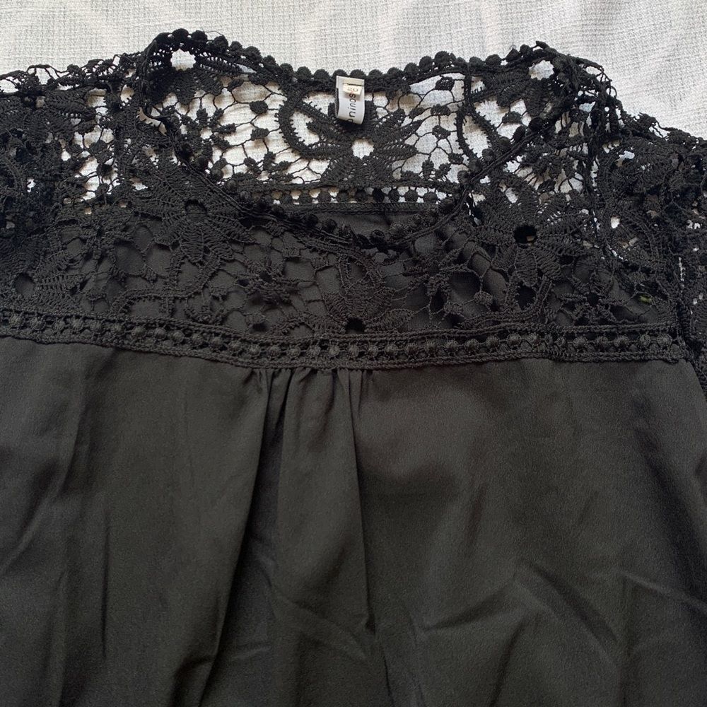 Gorgeous Top‎ Black Blouse with Crochet Embroidery Lace Style Accents - Picture 5 of 5